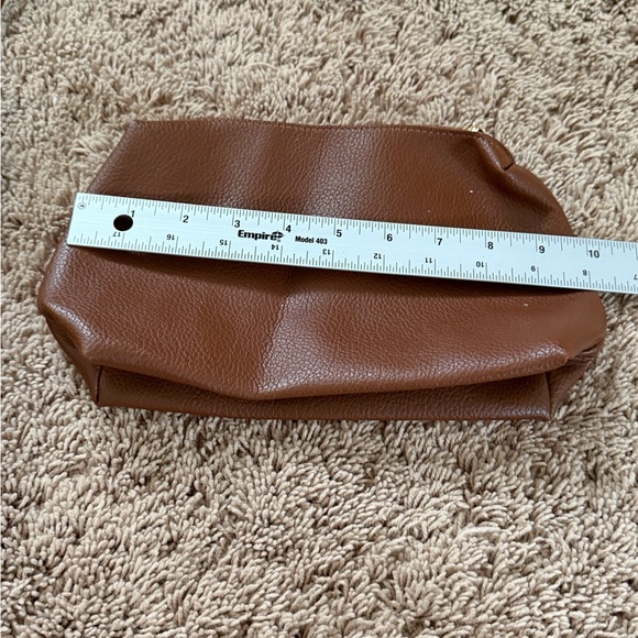 NWT new Anthropologie slouchy buckle tote bag faux leather tan brown + pouch - Picture 11 of 17